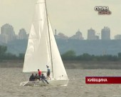 На Київському водосховищі стартувала вітрильна регата